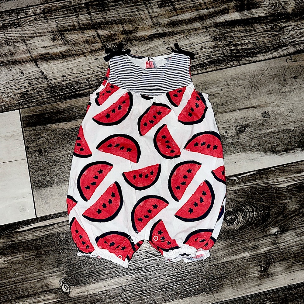Carter’s romper - Picture 1 of 2